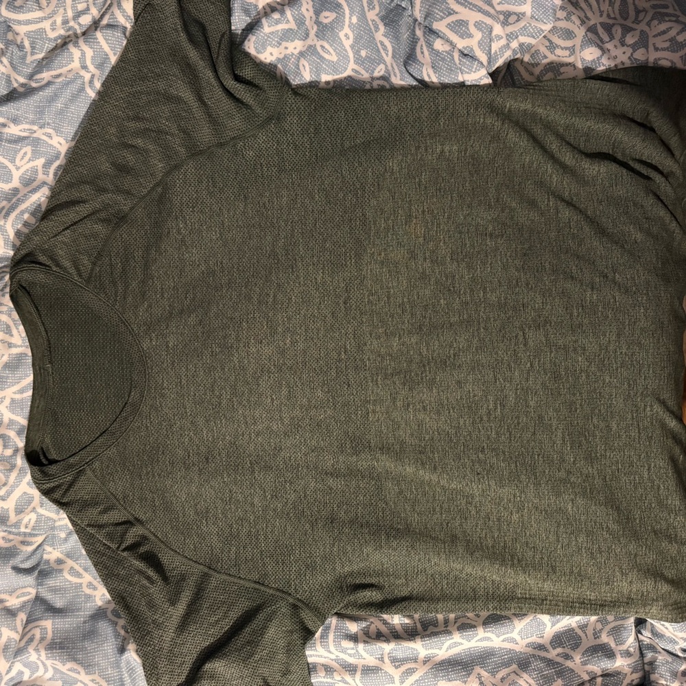 Lululemon Metal Vent 2.0 Green Large Shirt